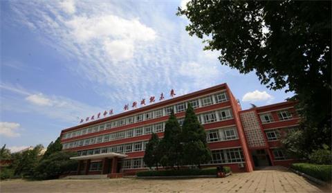 中國洛陽一拖技師學院正規嗎？采用什么教學模式？